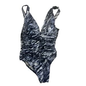 Miraclesuit One-Piece Slimming Swimsuit Animal Print Black Gray White Size 10